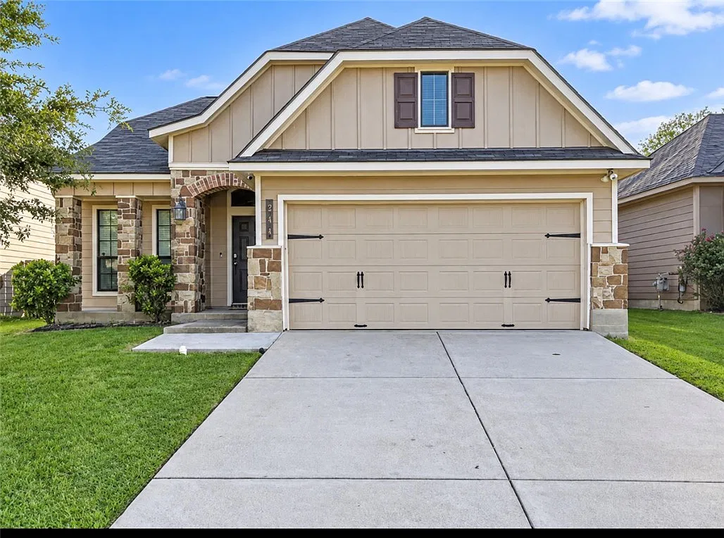 3 bed, 1330 sqft, $2,200 — Photo 1