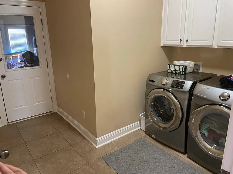 9821 Helmsley Cir — Photo 38