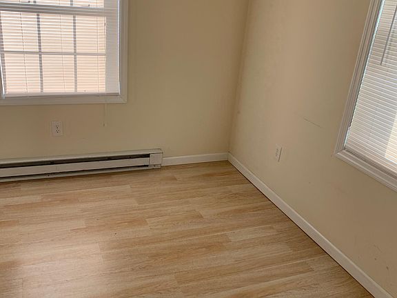 4th image of 8 Spruce Ave #2