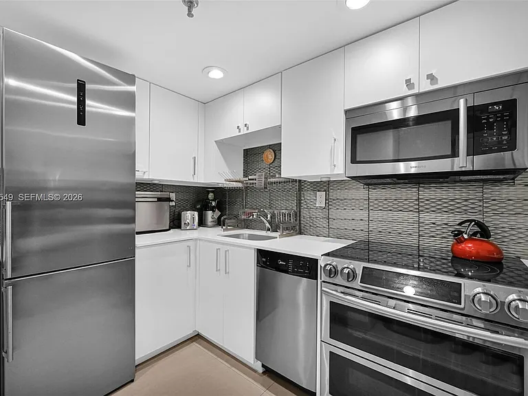 2401 Collins Ave #504 — Photo 12