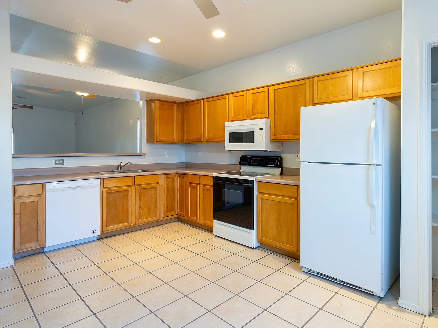 4 bed, 2037 sqft, $1,950 — Photo 4