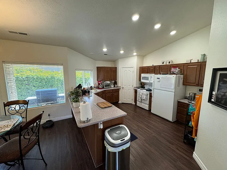 187 N Westridge Dr #143 — Photo 6