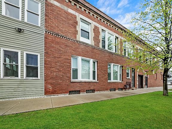 3rd image of 3556 W Belmont Ave #1R