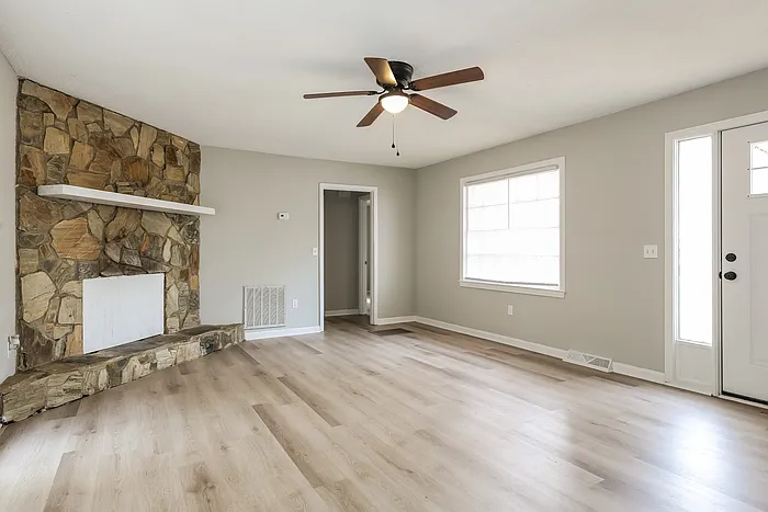 421 Sellwood Cir — Photo 2