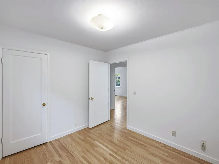 1537 Dana Ave — Photo 17
