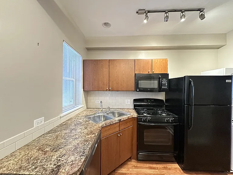 674 N Orleans St #3 — Photo 3
