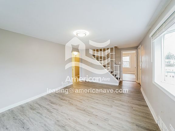 1017351_004_wm_-_living_room_13459635.jpg