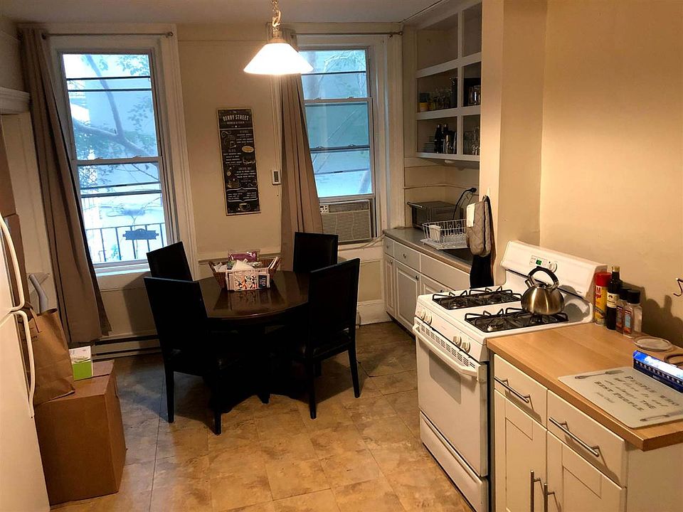 2nd image of 1105 Washington St APT 2B