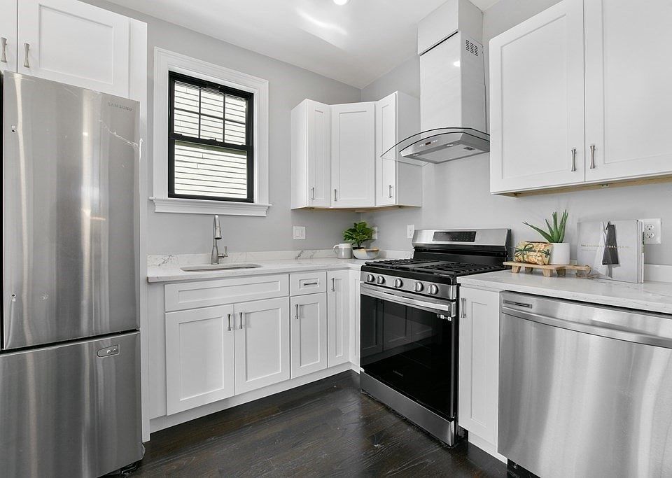 1st image of 18 Albion St #2