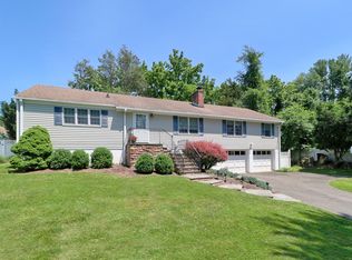 9 Deletta Ln, Westport, CT 06880