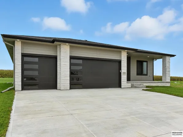 20708 Vernon Ave, Elkhorn, NE 68022
