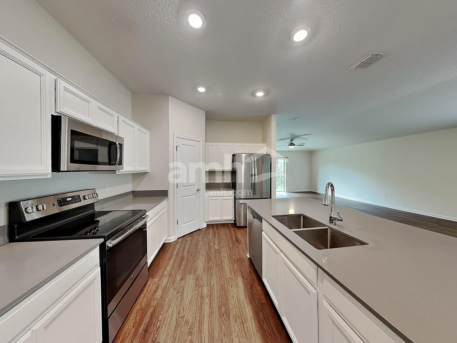 4 bed, 2.0 bath, 1817 sqft, $2,270 — Photo 3
