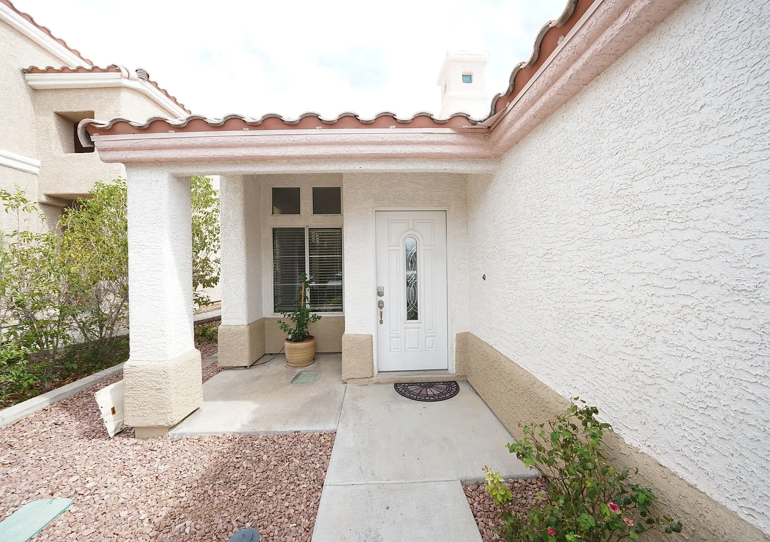 Showings Available Now — Photo 2