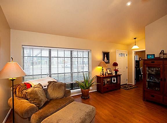 3rd image of 1405 Sheffield Ct