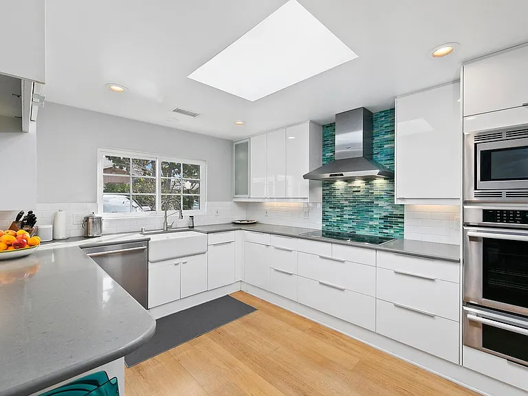 250 Soledad Place — Photo 16