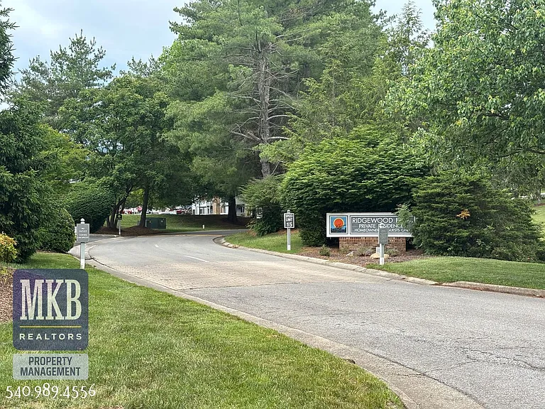 2527 Gatehouse Ln — Photo 48