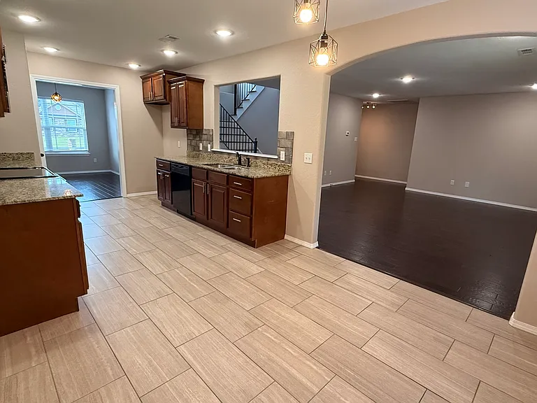 608 Ridge Point Dr — Photo 7