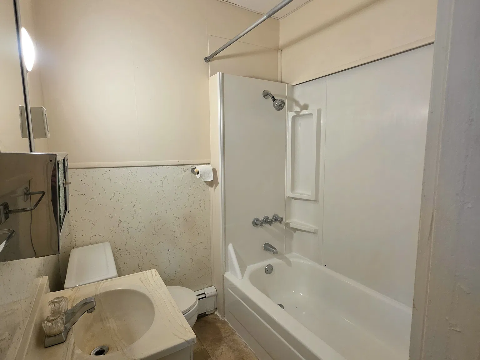 1 bed, 600 sqft, $1,000 — Photo 3