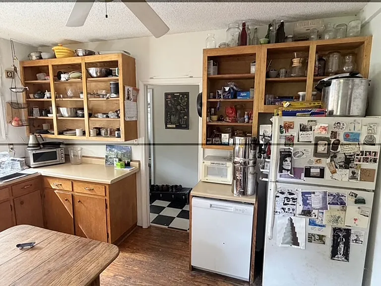 135 Cohen St — Photo 9
