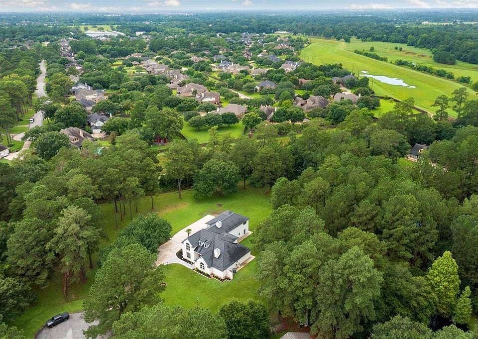 Tucked away amongst the trees, this property offers you the close proximity of being near the city, but with all the country feel.