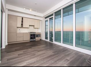 3900 Confederation Pkwy #5801, Mississauga, ON L5B 0M3