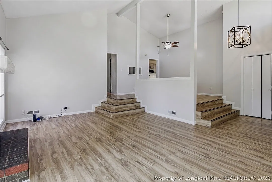 3 bed, 2.0 bath, 1327 sqft, $1,300 — Photo 4