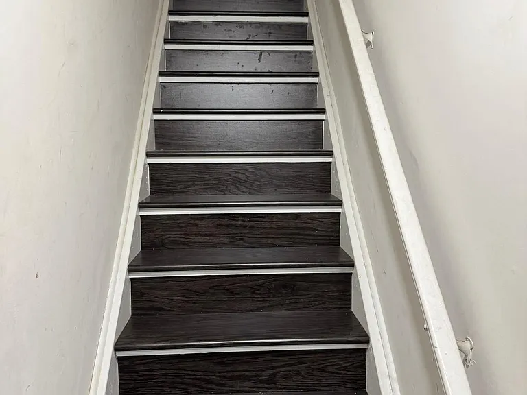 16 Edinburgh Dr #BASEMENT — Photo 1