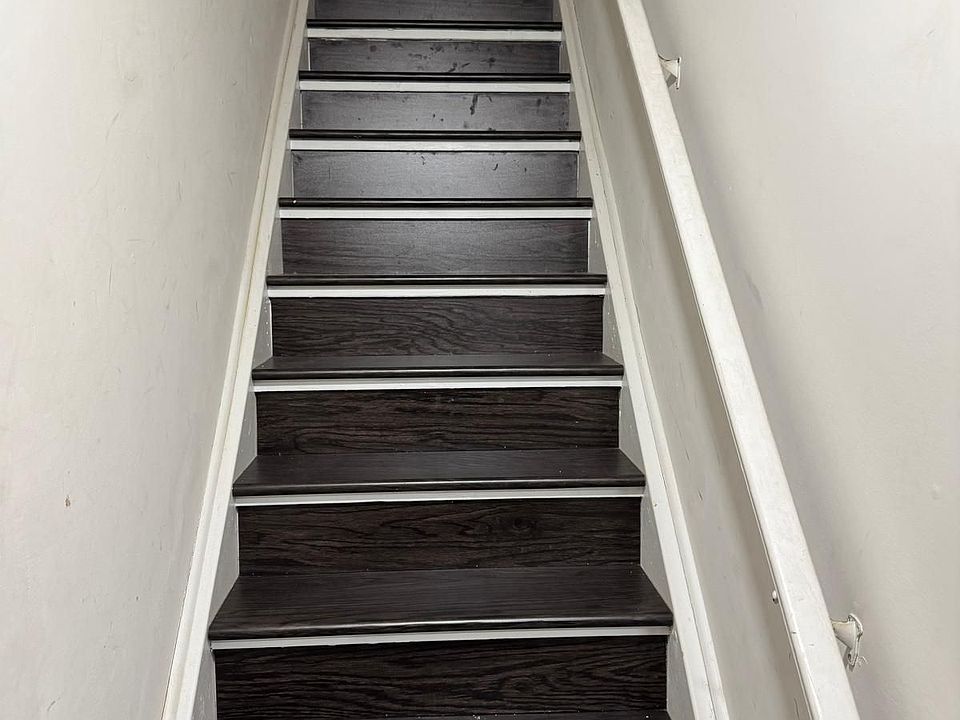 1st image of 16 Edinburgh Dr #Basement