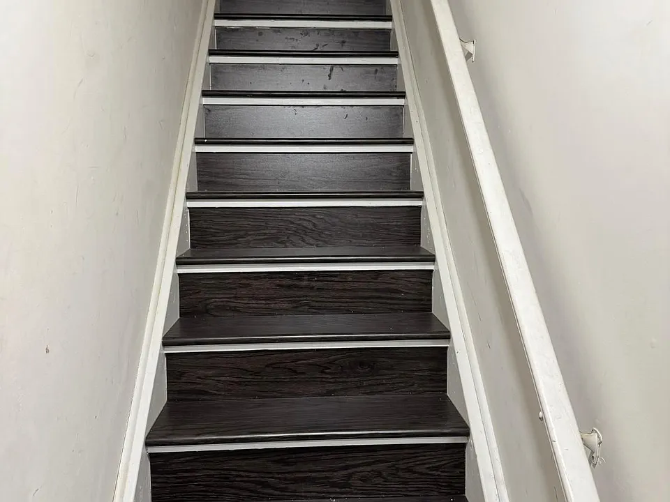 16 Edinburgh Dr #BASEMENT