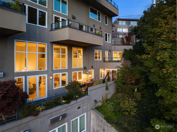 505 W Mercer Place #103, Seattle, WA 98119