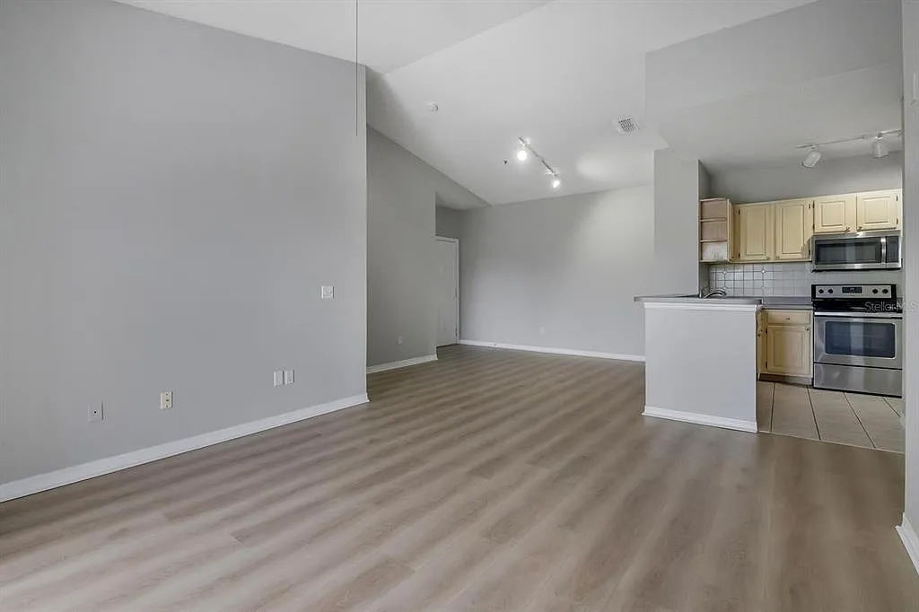 2 bed, 2.0 bath, 1009 sqft, $1,695 — Photo 4