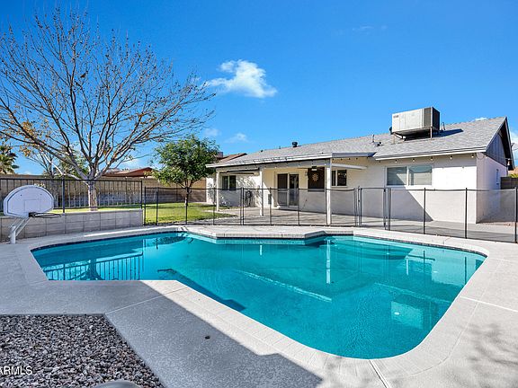 2nd image of 905 W BELL DE MAR Drive