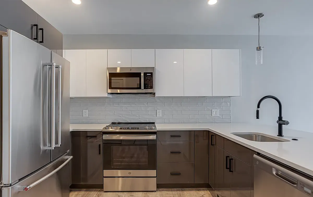 125 Warren Apartments — Photo 3