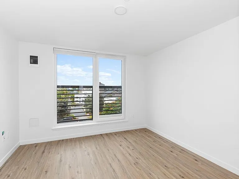 CHRONICLE: Stylish Wallingford Studios with Full Appliance Package & Premium Amenities — Photo 49