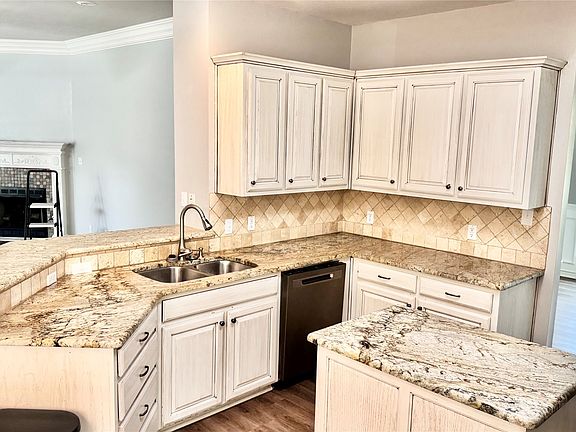 4th image of 2106 Renaissance Dr