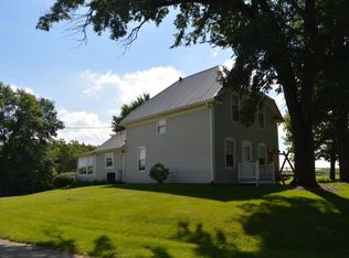 556 240th Pl, Pella, IA 50219