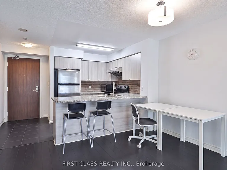 35 Hollywood Ave #1711 — Photo 6