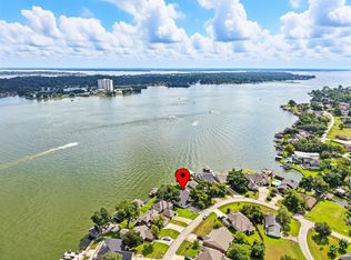 1046 Lake View Dr, Montgomery, TX 77356