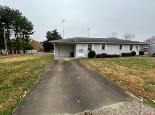 251 4th St, Carlyle, IL 62231