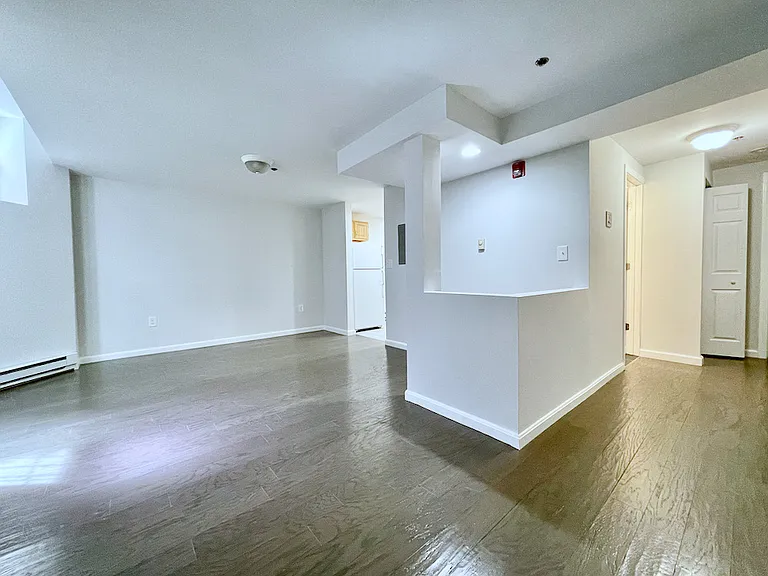 19 Queensberry St #B — Photo 8