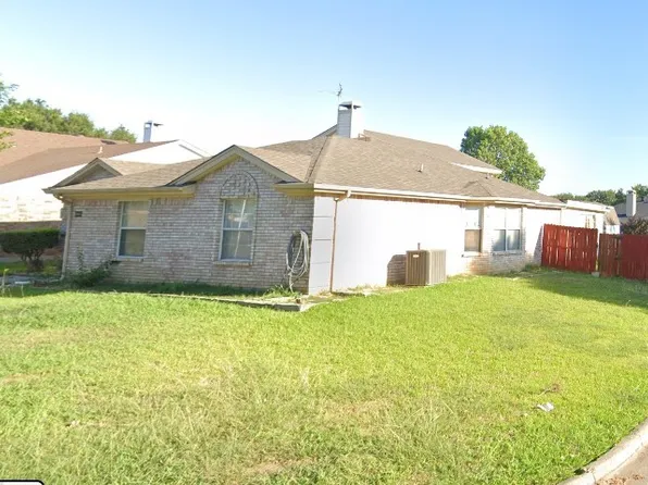 1001 Flower Dr, Arlington, TX 76017