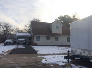 8 Shelbourne Ln, Willingboro, NJ 08046