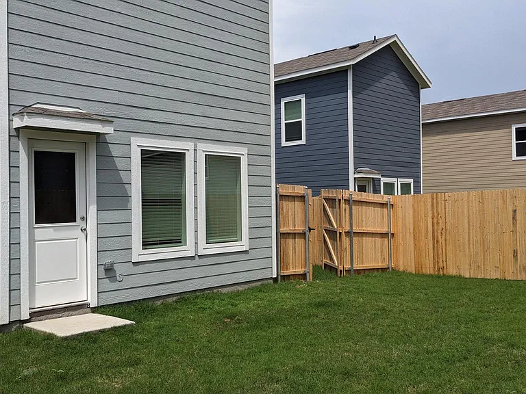1512 Silver Oak Ln — Photo 19