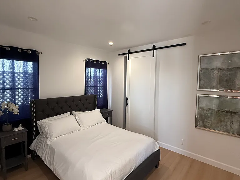8700 Dorrington Ave — Photo 34