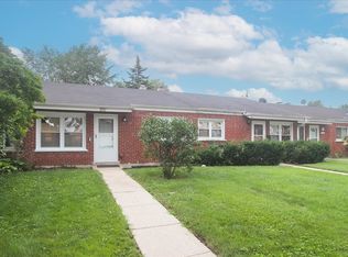 711 Dulles Rd APT C, Des Plaines, IL