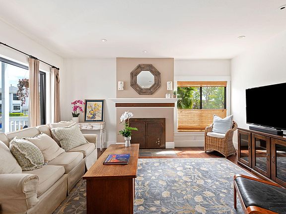 5th image of 1026 E De La Guerra St APT B