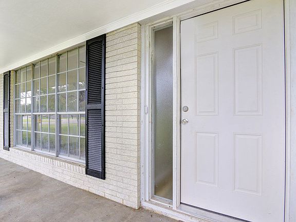 3rd image of 201 Greenwood Dr
