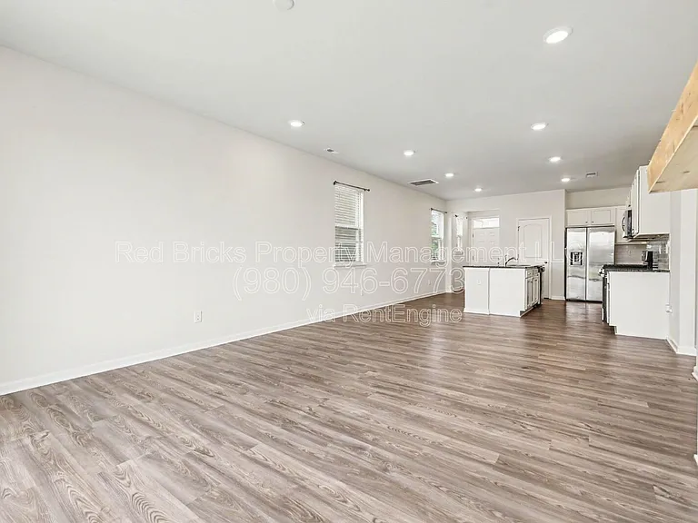 1007 Maylen Trce — Photo 11