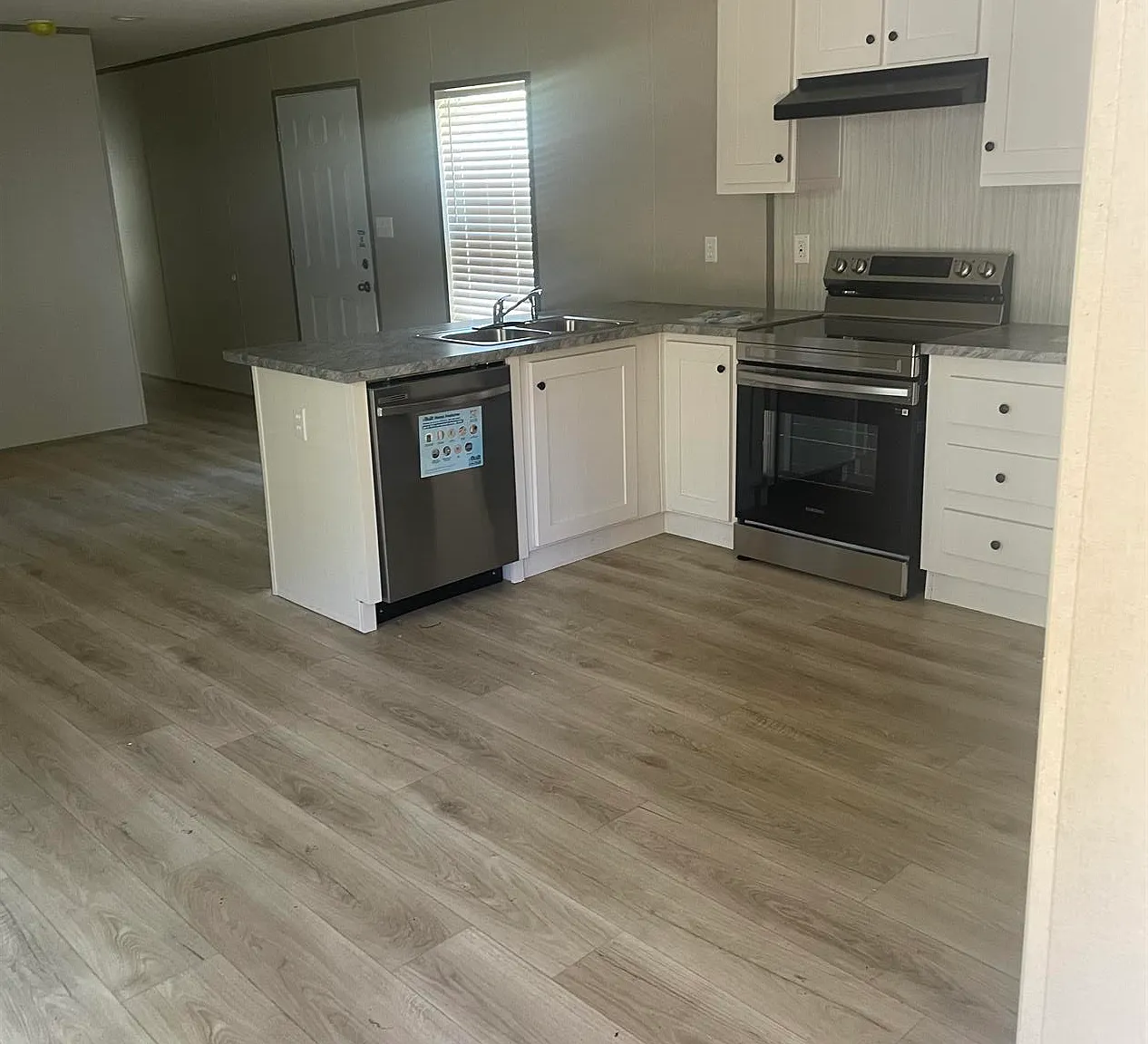 3 bed, $1,399 — Photo 2