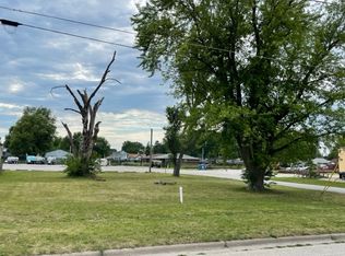 621 N Division St, Pontiac, IL 61764